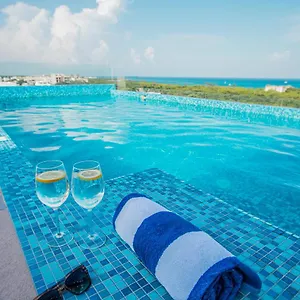 With Ocean View Pool In Av 10 & 60 Street Playa del Carmen